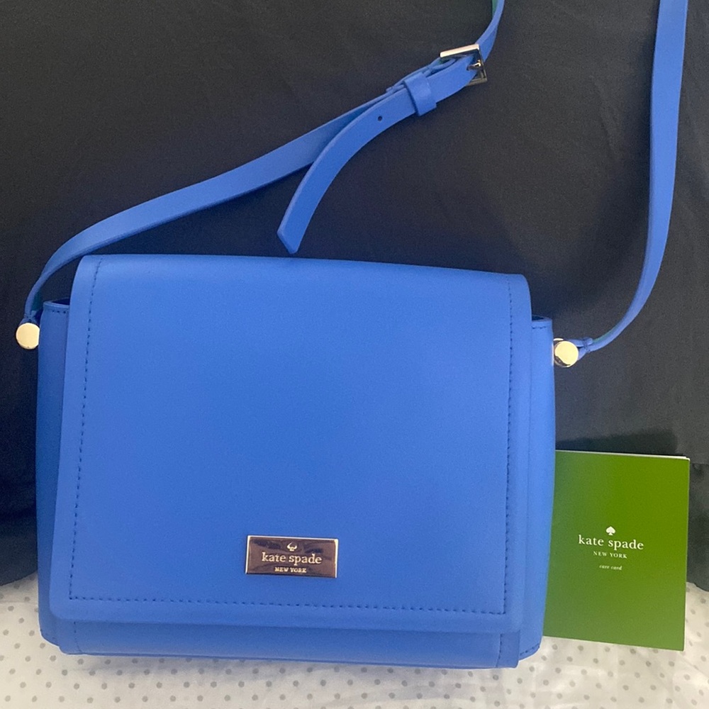 Beautiful 2 tone blue late spade crossbody bag.